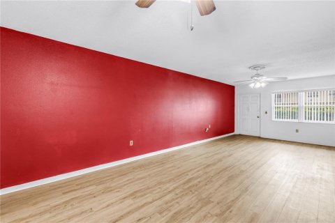 Condo in Saint Petersburg, Florida, 2 bedrooms  № 2155685 - photo 5
