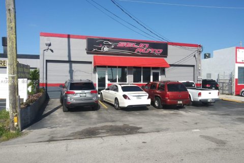 Immobilier commercial à Hallandale Beach, Floride № 2158623