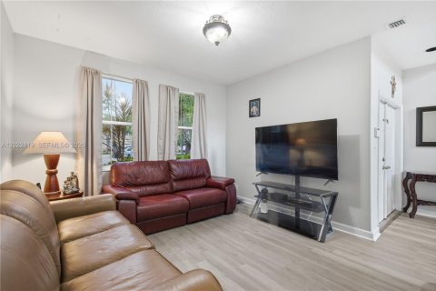 House in Miramar, Florida 3 bedrooms, 166.76 sq.m. № 2086504 - photo 5