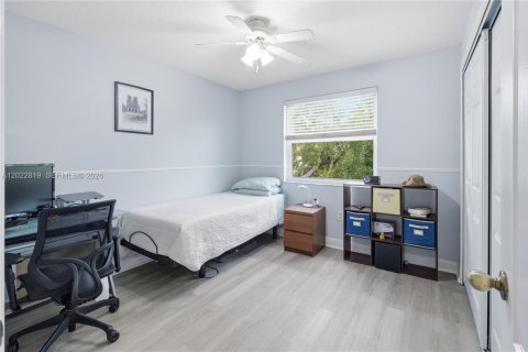 House in Miramar, Florida 3 bedrooms, 166.76 sq.m. № 2086504 - photo 19