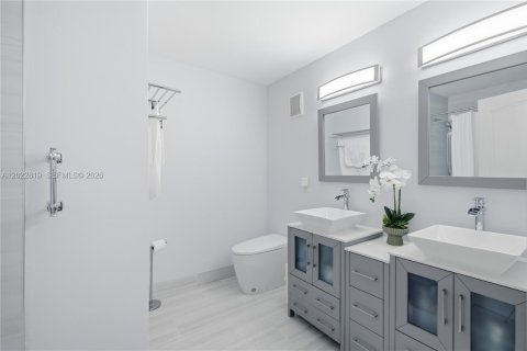 House in Miramar, Florida 3 bedrooms, 166.76 sq.m. № 2086504 - photo 17