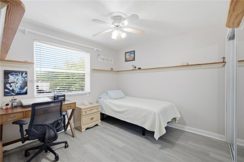House in Miramar, Florida 3 bedrooms, 166.76 sq.m. № 2086504 - photo 18