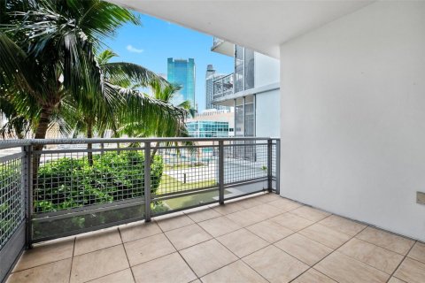 Condominio en alquiler en Miami, Florida, 1 dormitorio, 71.35 m2 № 1946372 - foto 8