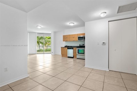 Condominio en alquiler en Miami, Florida, 1 dormitorio, 71.35 m2 № 1946372 - foto 16