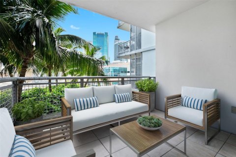 Condominio en alquiler en Miami, Florida, 1 dormitorio, 71.35 m2 № 1946372 - foto 7