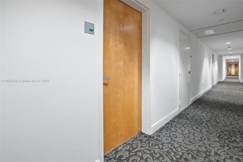 Condominio en alquiler en Miami, Florida, 1 dormitorio, 71.35 m2 № 1946372 - foto 25