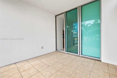 Condominio en alquiler en Miami, Florida, 1 dormitorio, 71.35 m2 № 1946372 - foto 24