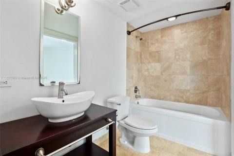 Condominio en alquiler en Miami, Florida, 1 dormitorio, 71.35 m2 № 1946372 - foto 22