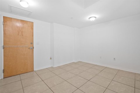 Condominio en alquiler en Miami, Florida, 1 dormitorio, 71.35 m2 № 1946372 - foto 14