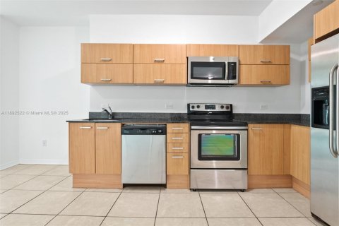 Condominio en alquiler en Miami, Florida, 1 dormitorio, 71.35 m2 № 1946372 - foto 17