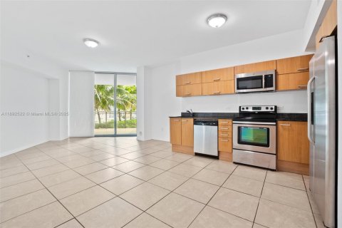 Condominio en alquiler en Miami, Florida, 1 dormitorio, 71.35 m2 № 1946372 - foto 2