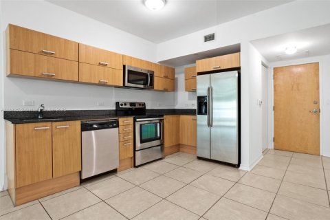 Condominio en alquiler en Miami, Florida, 1 dormitorio, 71.35 m2 № 1946372 - foto 15