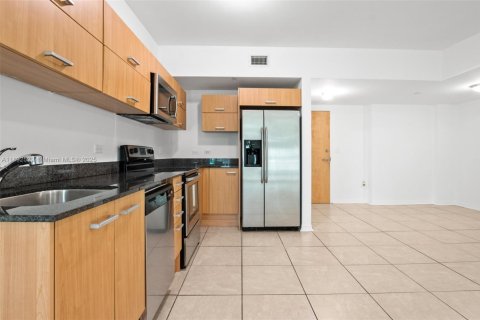 Condominio en alquiler en Miami, Florida, 1 dormitorio, 71.35 m2 № 1946372 - foto 18