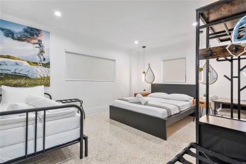 Commercial property in Miami, Florida 148.64 sq.m. № 1944094 - photo 14