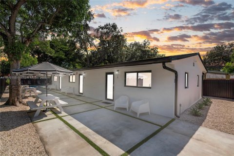 Commercial property in Miami, Florida 148.64 sq.m. № 1944094 - photo 6