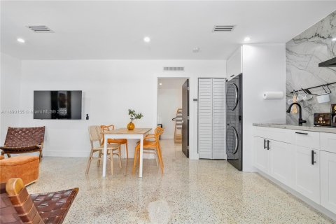 Commercial property in Miami, Florida 148.64 sq.m. № 1944094 - photo 30