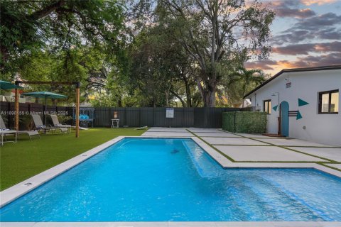Commercial property in Miami, Florida 148.64 sq.m. № 1944094 - photo 3