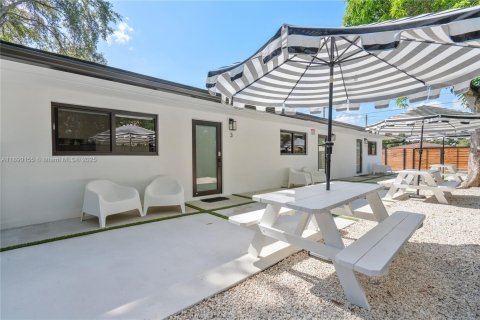 Commercial property in Miami, Florida 148.64 sq.m. № 1944094 - photo 5