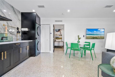 Commercial property in Miami, Florida 148.64 sq.m. № 1944094 - photo 10