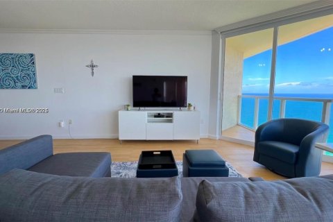 Condominio en alquiler en Sunny Isles Beach, Florida, 2 dormitorios, 132.2 m2 № 1980767 - foto 3