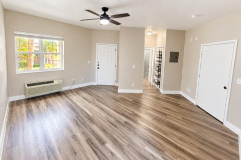 Condo in Port St. Lucie, Florida, 1 bedroom № 2387926 - photo 2