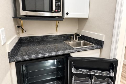Condo in Port St. Lucie, Florida, 1 bedroom № 2387926 - photo 11