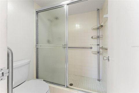 Condo in Bradenton, Florida, 2 bedrooms  № 2378184 - photo 18