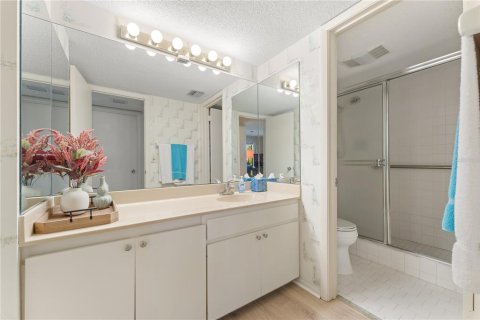 Condo in Bradenton, Florida, 2 bedrooms  № 2378184 - photo 17