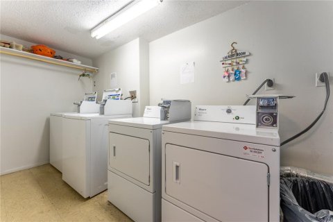 Condo in Bradenton, Florida, 2 bedrooms  № 2378184 - photo 22