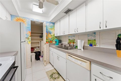 Condo in Bradenton, Florida, 2 bedrooms  № 2378184 - photo 8