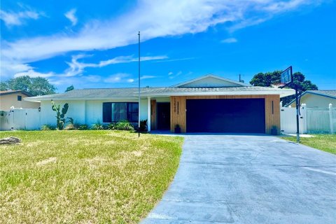 Casa en alquiler en Seminole, Florida, 3 dormitorios, 157.56 m2 № 1853499 - foto 1