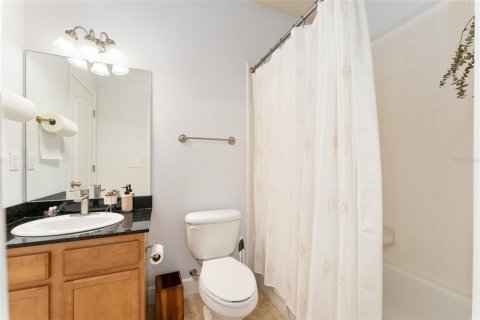 Condo in Gainesville, Florida, 2 bedrooms № 2145531 - photo 13