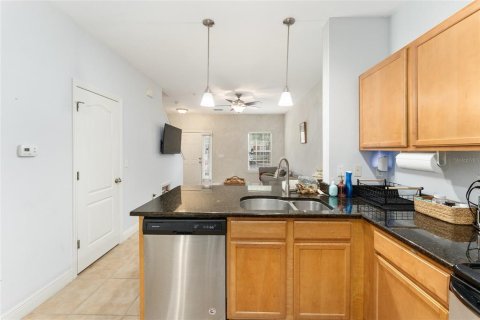 Condo in Gainesville, Florida, 2 bedrooms № 2145531 - photo 8