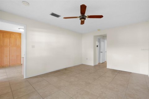 Condo in Saint Petersburg, Florida, 2 bedrooms № 1918394 - photo 13