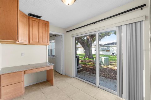 Condo in Saint Petersburg, Florida, 2 bedrooms № 1918394 - photo 16