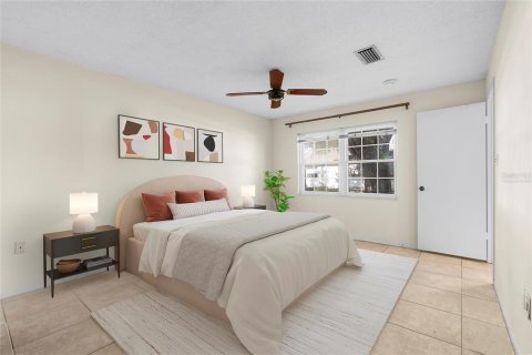 Condo in Saint Petersburg, Florida, 2 bedrooms № 1918394 - photo 11