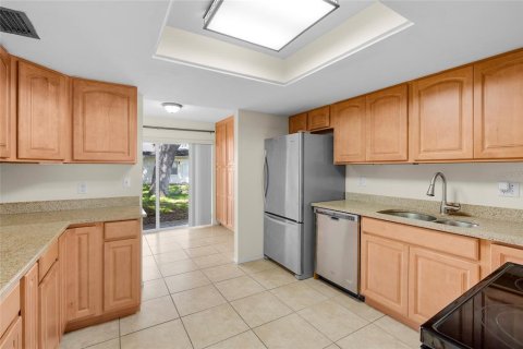 Condo in Saint Petersburg, Florida, 2 bedrooms № 1918394 - photo 20