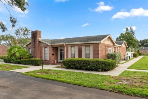 Condo in Saint Petersburg, Florida, 2 bedrooms № 1918394 - photo 23