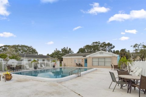 Condo in Saint Petersburg, Florida, 2 bedrooms № 1918394 - photo 24
