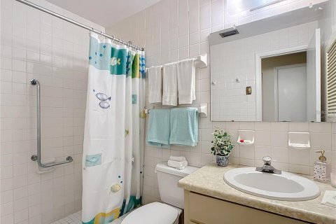 Condo in Saint Petersburg, Florida, 2 bedrooms № 1918394 - photo 10