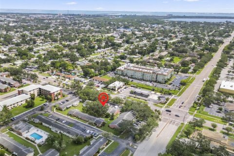 Condo in Saint Petersburg, Florida, 2 bedrooms № 1918394 - photo 26