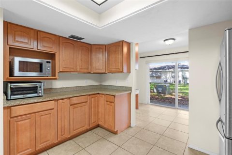 Condo in Saint Petersburg, Florida, 2 bedrooms № 1918394 - photo 21