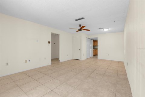 Condo in Saint Petersburg, Florida, 2 bedrooms № 1918394 - photo 5
