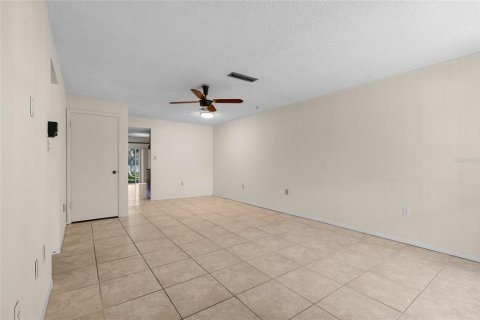 Condo in Saint Petersburg, Florida, 2 bedrooms № 1918394 - photo 6