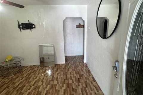 Casa en venta en Tampa, Florida, 1 dormitorio, 136.57 m2 № 2108917 - foto 7
