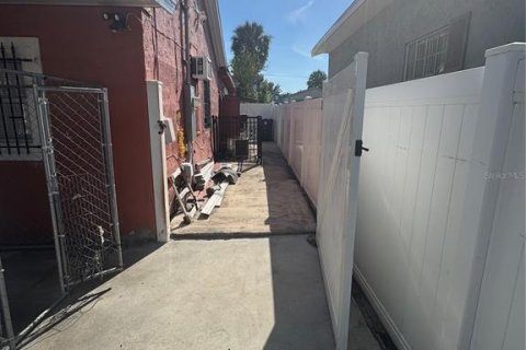 Casa en venta en Tampa, Florida, 1 dormitorio, 136.57 m2 № 2108917 - foto 4