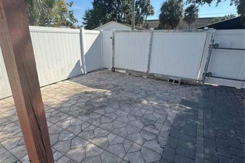 Casa en venta en Tampa, Florida, 1 dormitorio, 136.57 m2 № 2108917 - foto 24