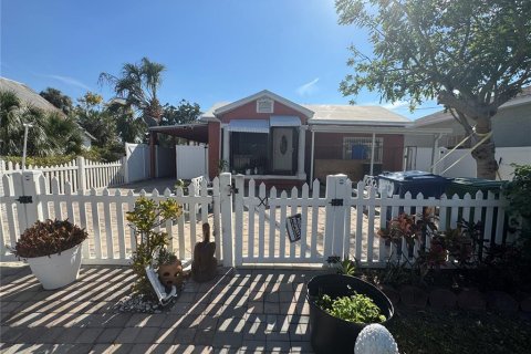 House in Tampa, Florida 1 bedroom, 136.57 sq.m. № 2108917