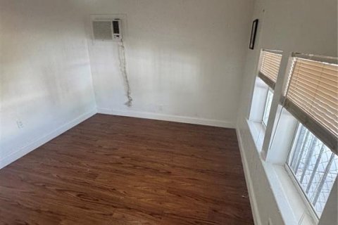 Casa en venta en Tampa, Florida, 1 dormitorio, 136.57 m2 № 2108917 - foto 16