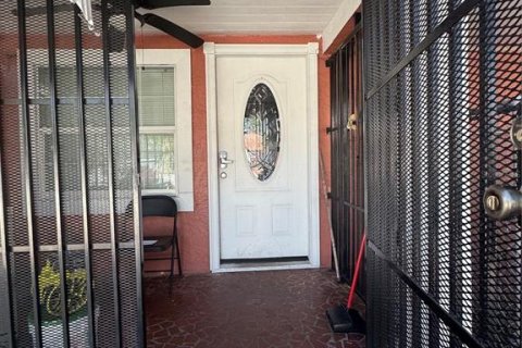 Casa en venta en Tampa, Florida, 1 dormitorio, 136.57 m2 № 2108917 - foto 3